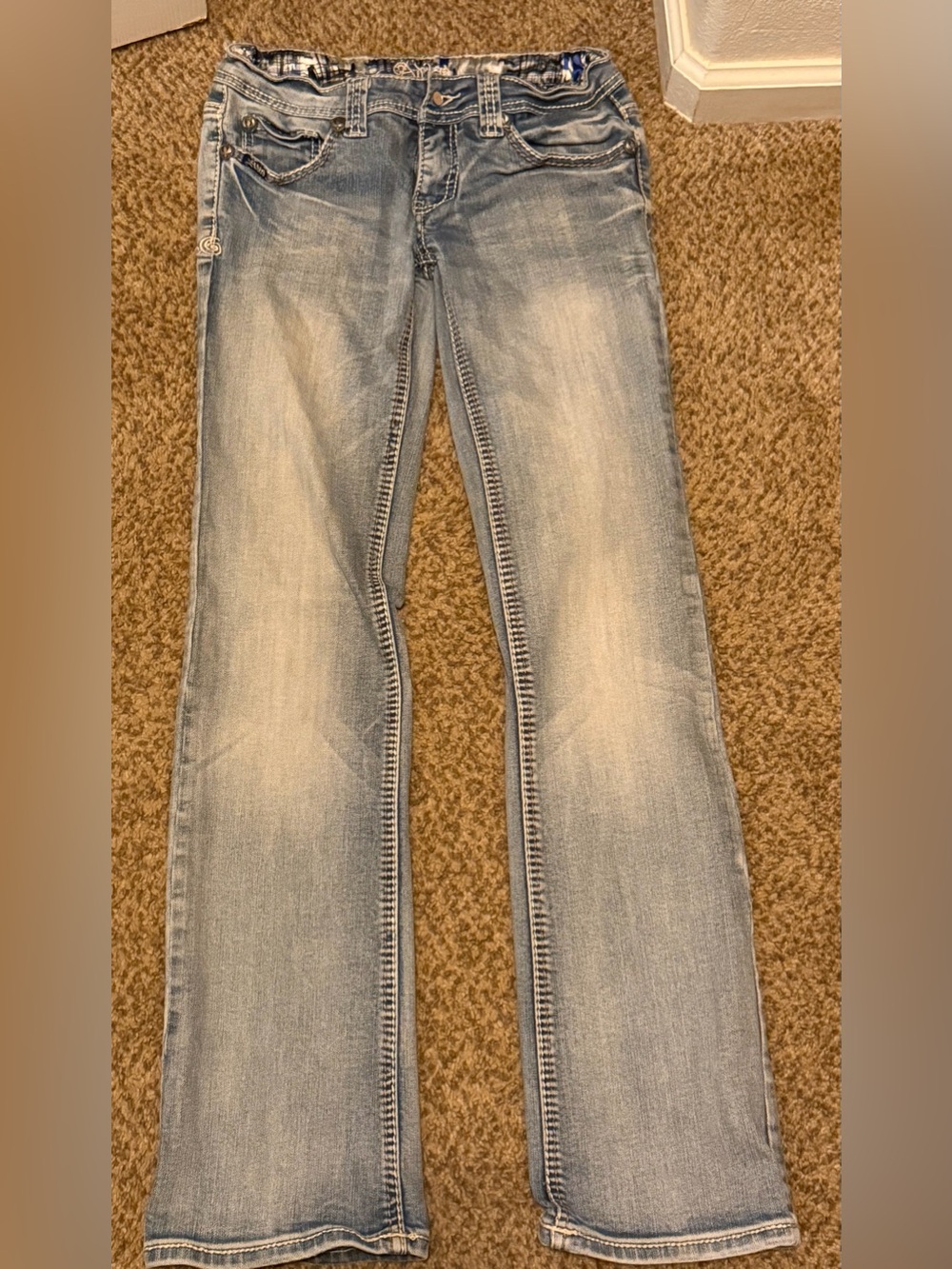 Light Wash Women's Jeans - Classic Straight Fit